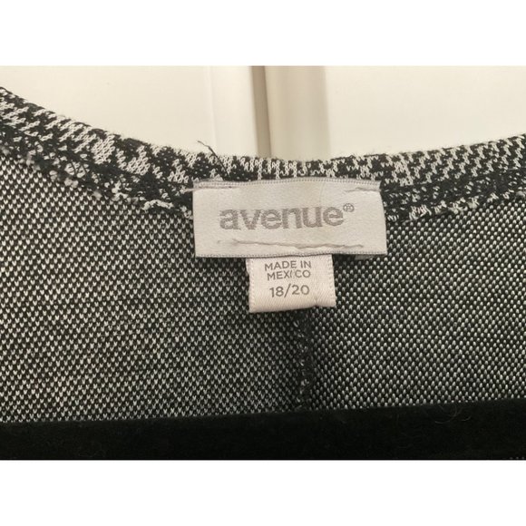 Avenue Woman's OpenJacket Black/ White zFloral Print Size 18/20 Elbow Sleeves - Picture 3 of 8